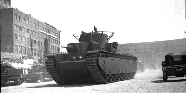 Советский тяжелый танк Т-35<br />(«Сталинский монстр») - i_017.jpg