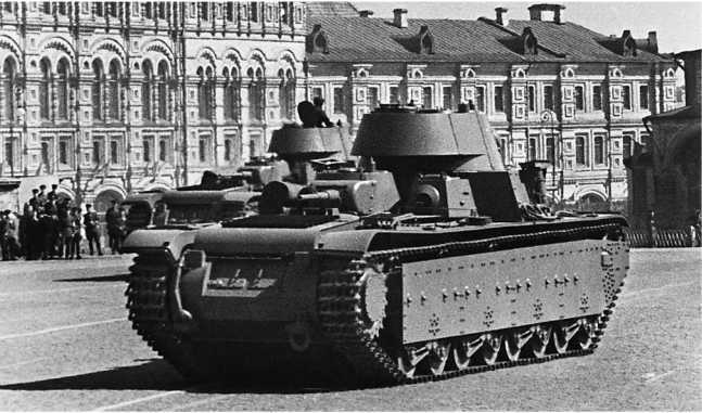 Советский тяжелый танк Т-35<br />(«Сталинский монстр») - i_099.jpg
