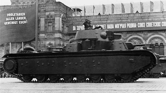 Советский тяжелый танк Т-35<br />(«Сталинский монстр») - i_100.jpg